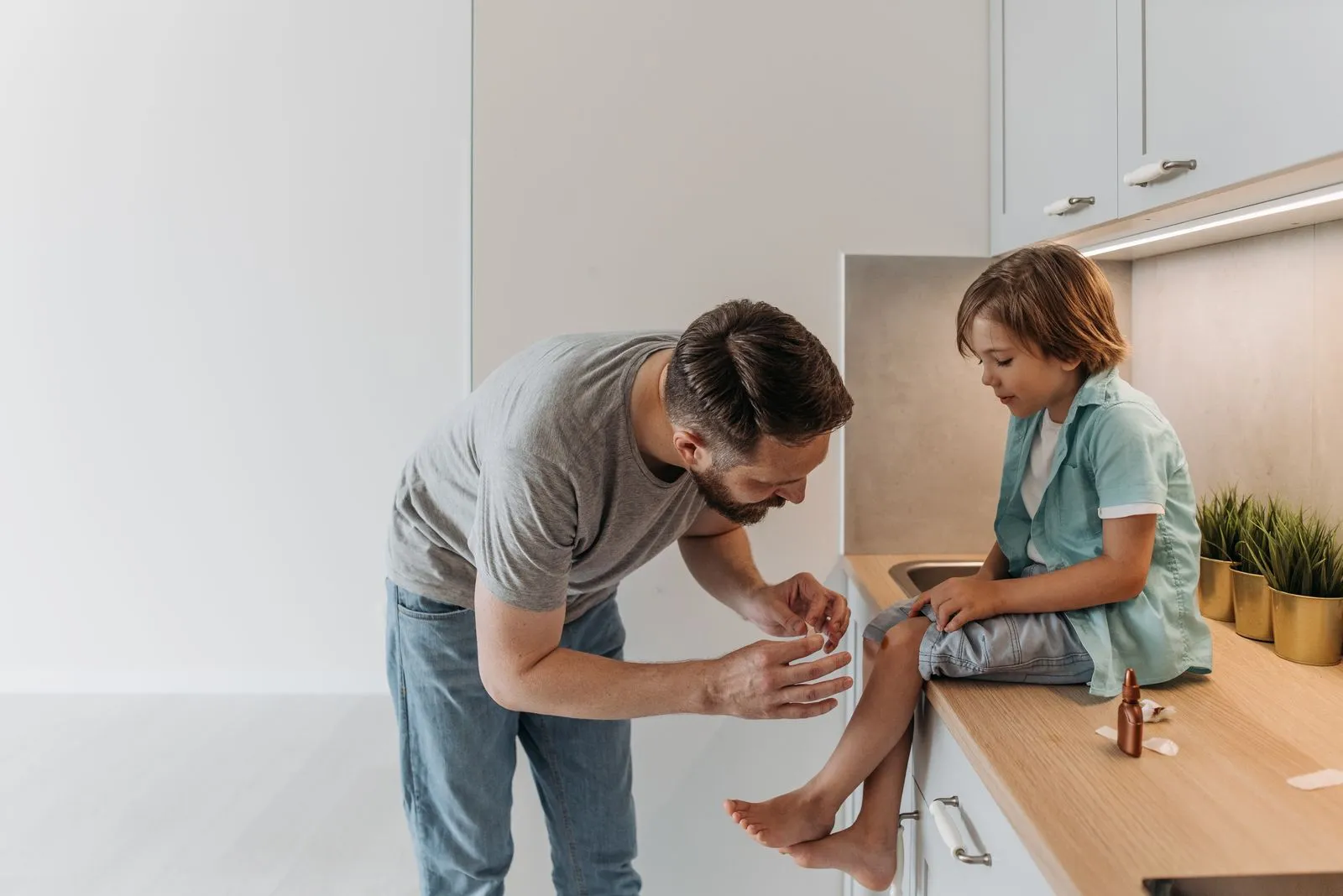 How to Care for a Wound at Home